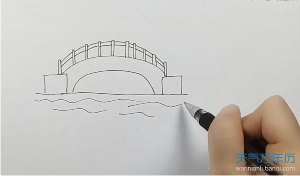 先画两条弯曲的曲线旁边再画两个桥墩桥简笔画怎么画 桥的简笔画步骤